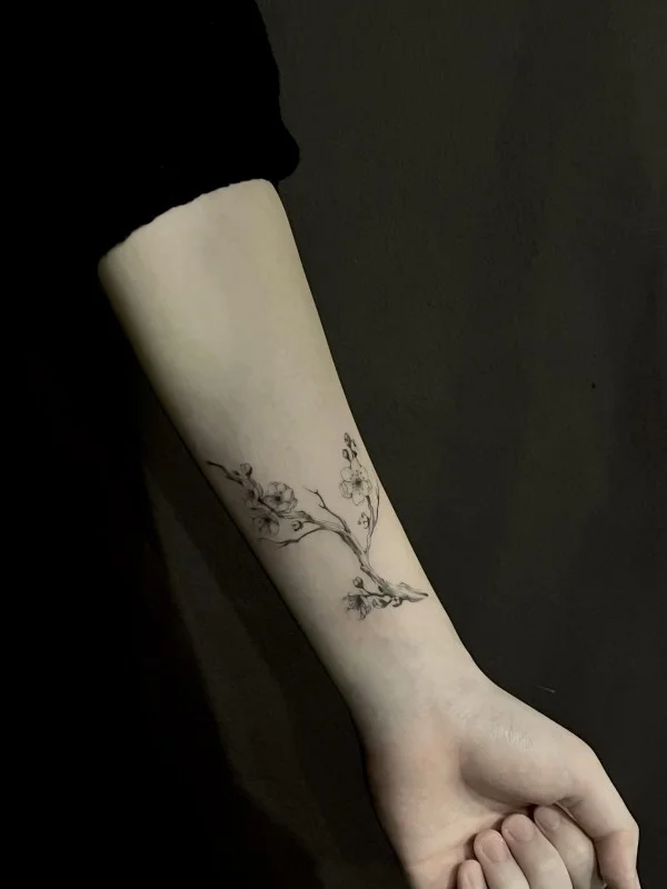 손목 매화 타투