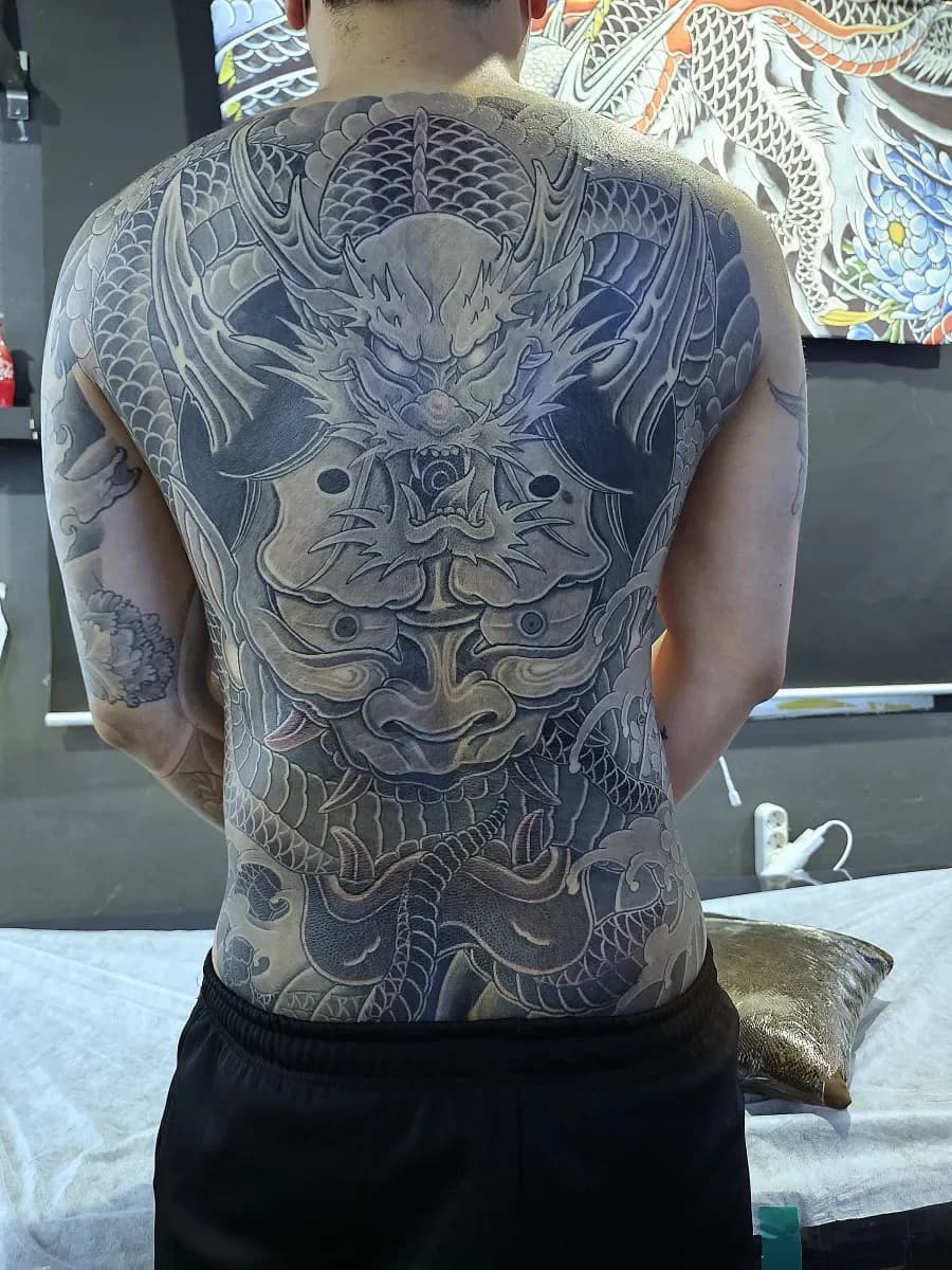 한야 용 등타투