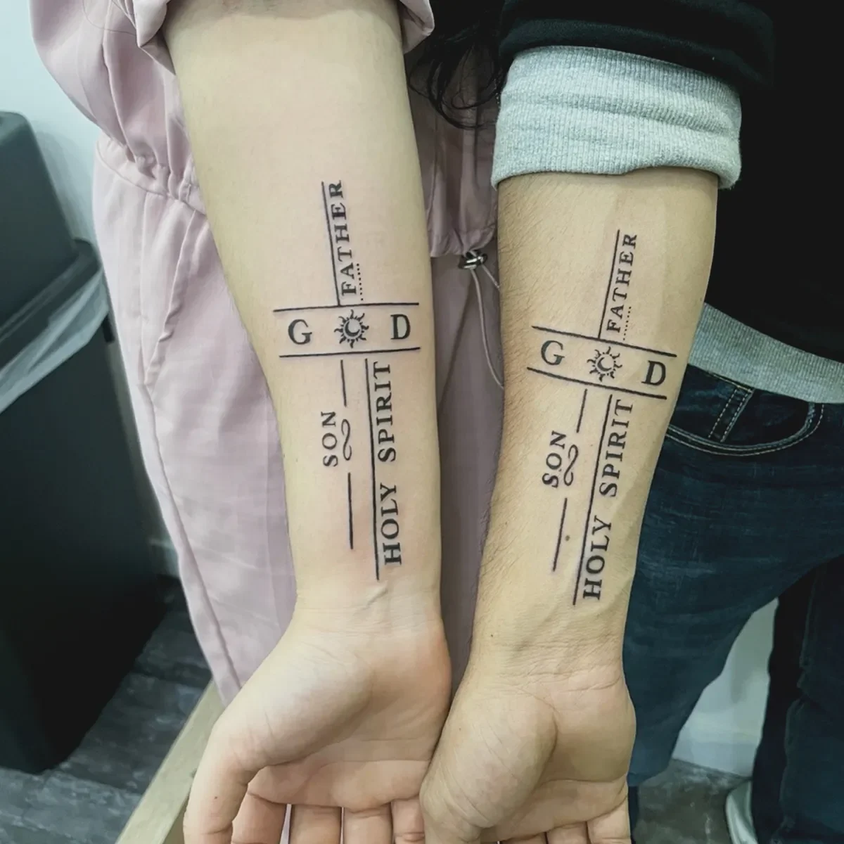 십자가 레터링타투