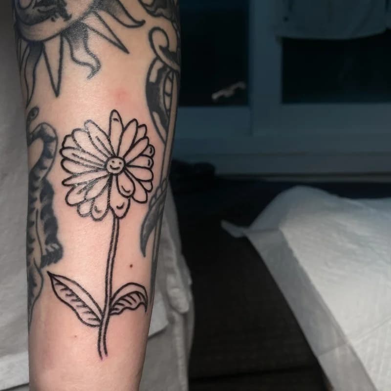 귀여운 꽃 라인 타투